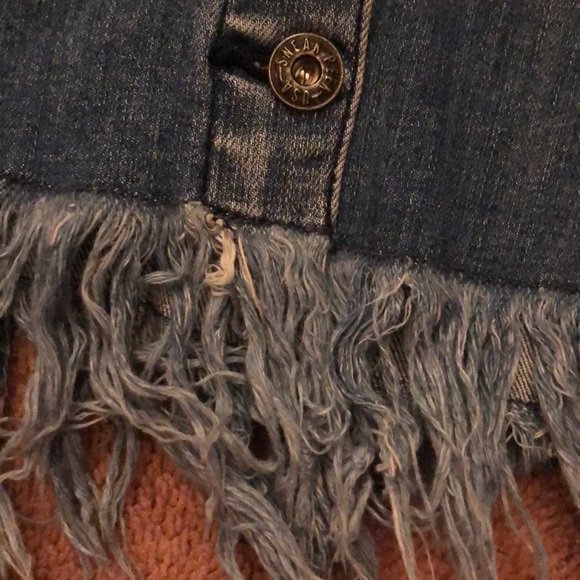 Button down jean skirt w fringed bottom - Picture 4 of 4